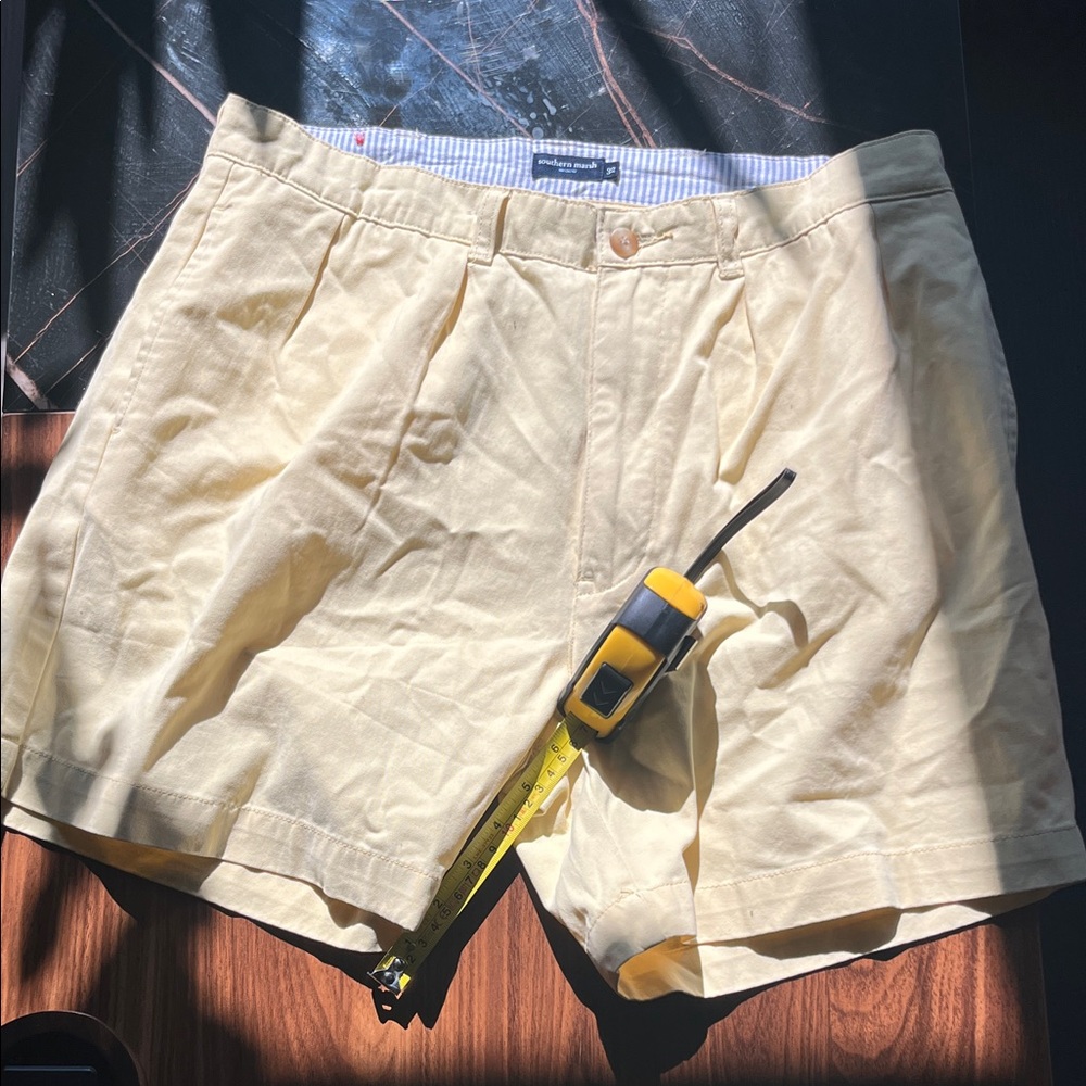 Southern Marsh Men's Tan Flat Front Shorts